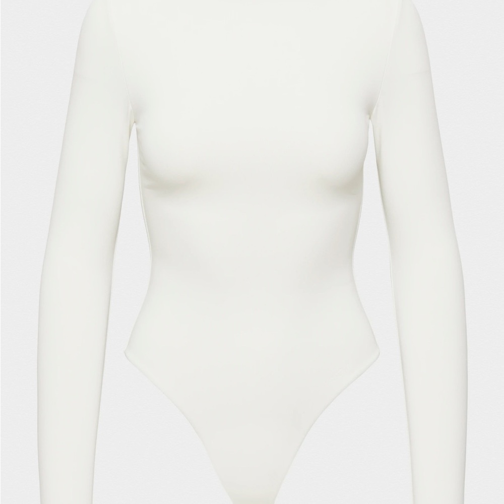 Aritzia Classic Cream Long Sleeve Bodysuit